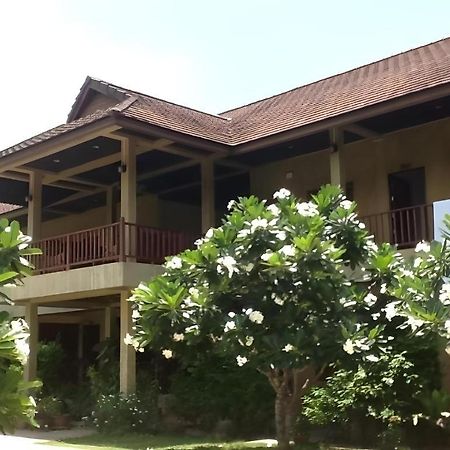 Phutawanchomdow Hotel Amphoe Tha Li Bagian luar foto
